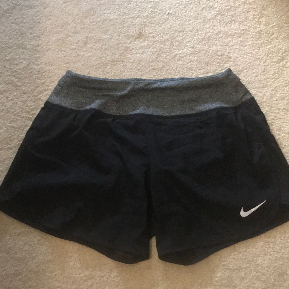 Women’s black Nike running shorts! Modern design!
